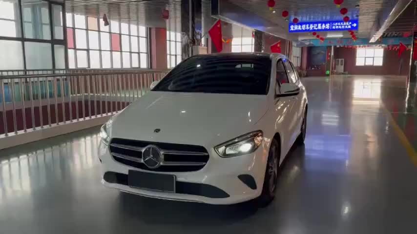 奔驰B级 2020款 B 200 动感型实拍1
