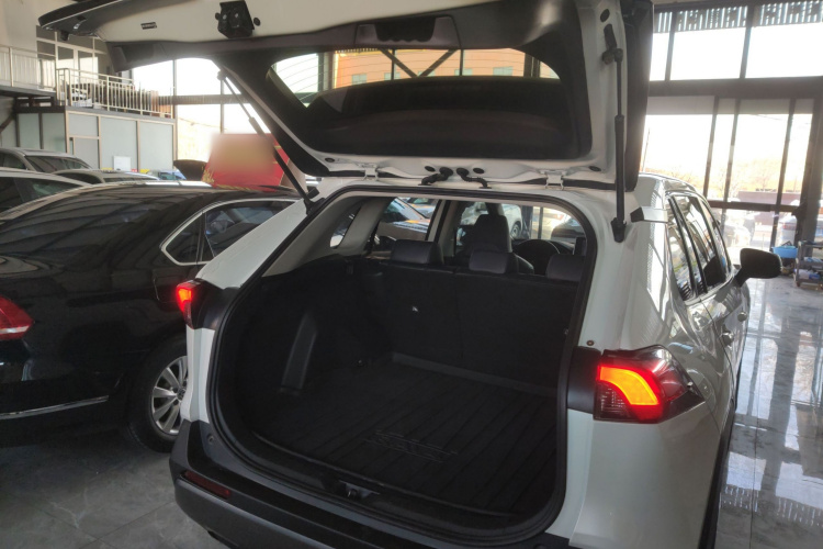 丰田 RAV4荣放 2020款 2.0L CVT两驱风尚PLUS版机舱底盘23