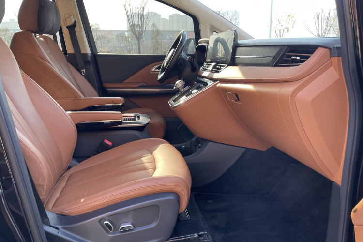 红旗HQ9 2023款 2.0T 智联旗韵版中控内饰7008