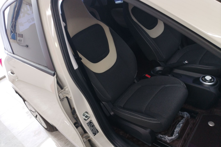 五菱汽车 五菱缤果 2024款 203km 轻享款局部细节41