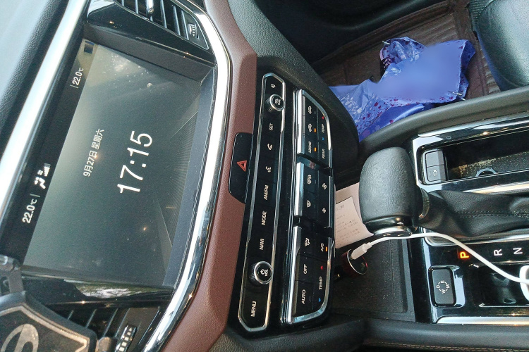 广汽传祺 传祺GS8 2017款 320T 四驱豪华智联版（七座）局部细节16