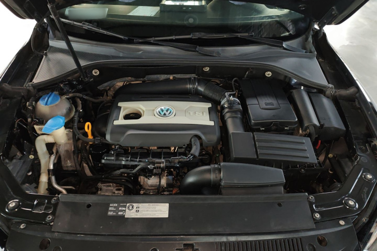 大众 帕萨特 2015款 1.8TSI DSG尊荣版机舱底盘24