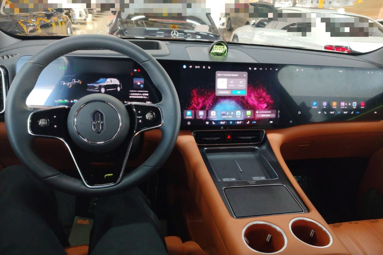 鸿蒙智行 问界M8 2025款 增程 Max版 37kWh 5座版中控内饰12