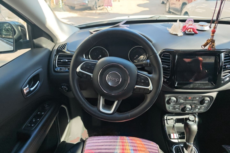 Jeep 指南者 2019款 220T 自动家享炫酷版中控内饰13