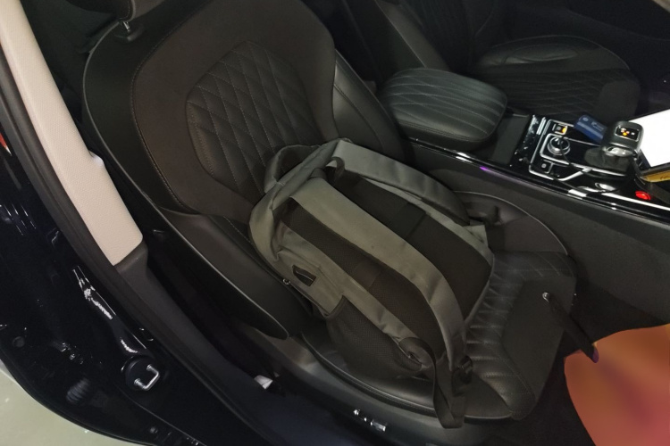 红旗HS5 2022款 改款 2.0T 智联旗享四驱版局部细节41