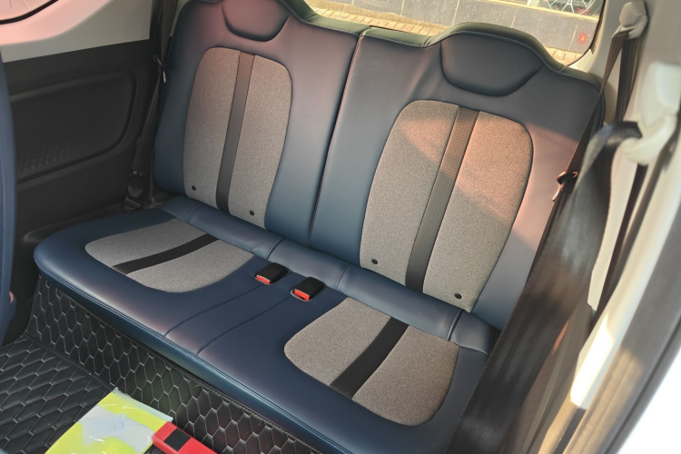 五菱汽车 宏光MINIEV 2022款 GAMEBOY 200km 玩咖款 磷酸铁锂中控内饰7004