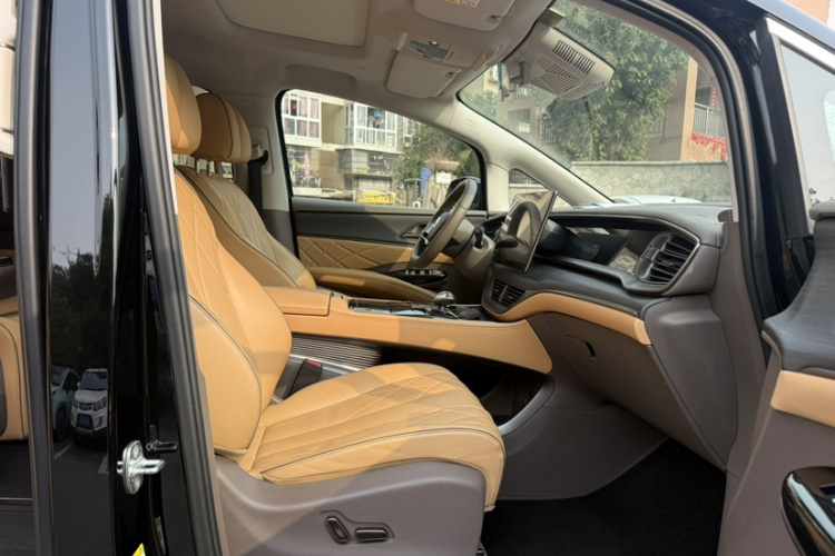 腾势D9 2022款 DM-i 970 四驱尊荣型中控内饰7009