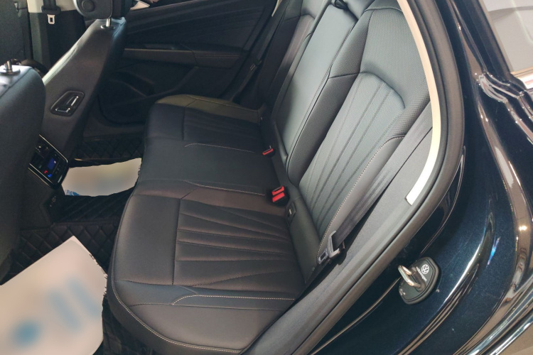 大众 帕萨特 2025款 出众款 380TSI 龙腾版中控内饰21