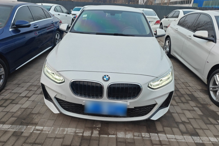 宝马1系 2021款 120i M运动版车身外观2
