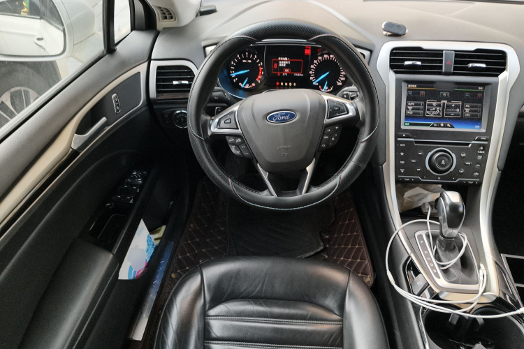 福特 蒙迪欧 2013款 2.0L GTDi200豪华型中控内饰13