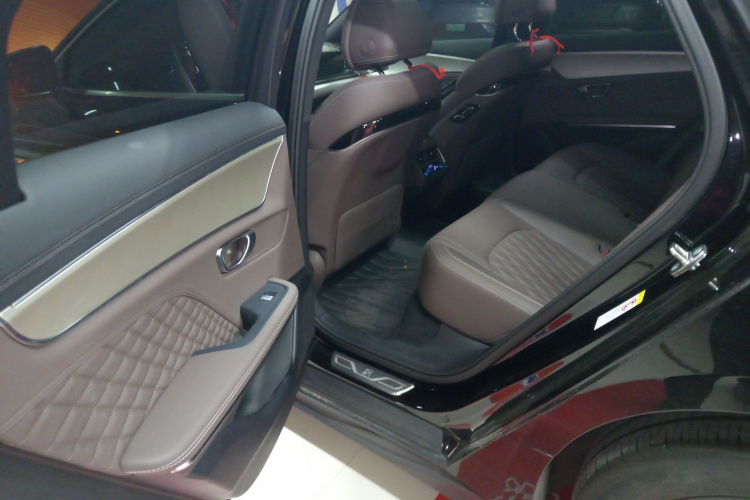 比亚迪 汉 2024款 DM-i 荣耀版 121KM 尊贵型中控内饰7004