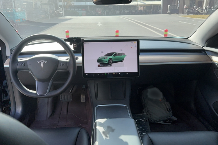 特斯拉 Model 3 2022款 后轮驱动版中控内饰7003