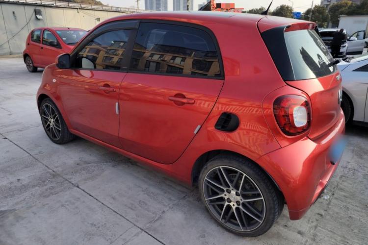 博速 smart forfour 2017款 BRABUS Xclusive车身外观4