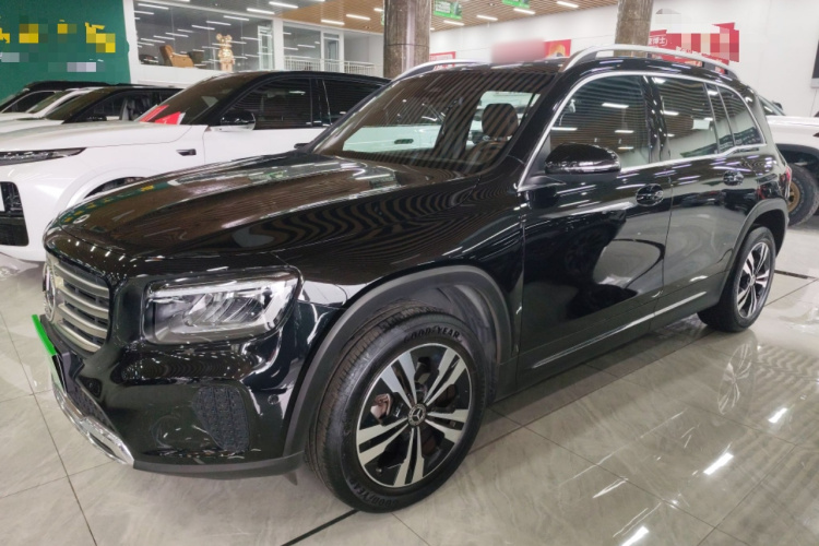 奔驰GLB 2024款 GLB 200 时尚型车身外观4