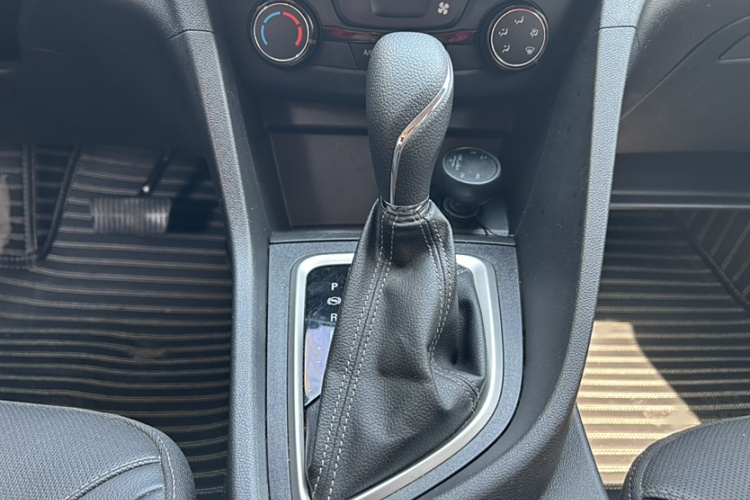 别克 英朗 2021款 改款 典范 1.5L 自动精英型中控内饰7001