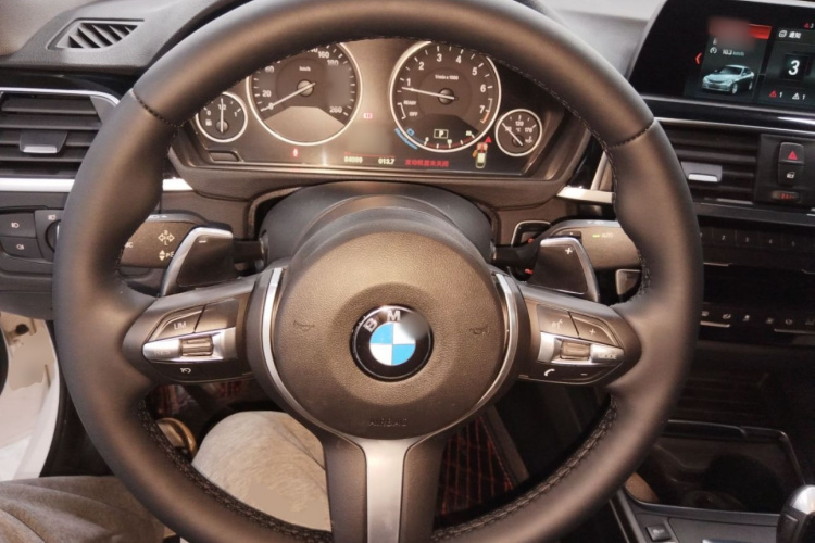 宝马3系GT 2019款 320i 时尚型中控内饰13