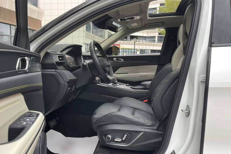 领克05 2020款 2.0TD 两驱耀Halo中控内饰19