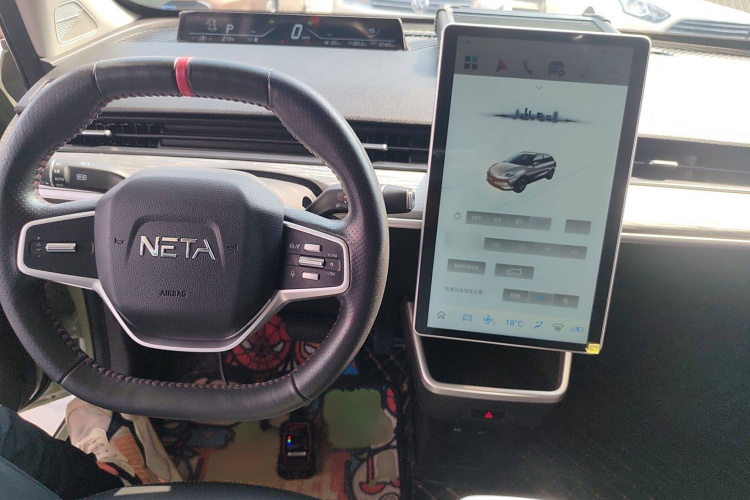 哪吒汽车 哪吒V 2022款 潮 400 Lite中控内饰7002