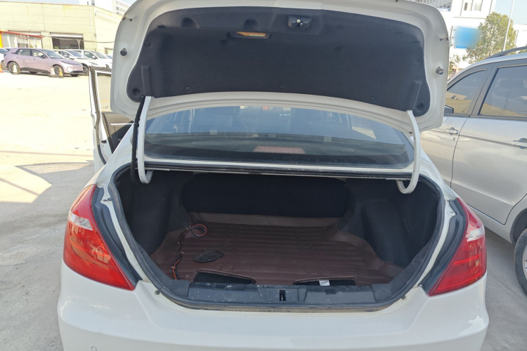 吉利汽车 帝豪 2017款 三厢百万款 1.5L 手动向上版机舱底盘23