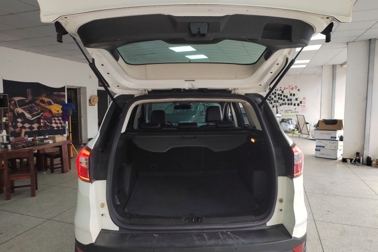 福特 翼虎 2018款 EcoBoost 180 两驱铂翼型机舱底盘23