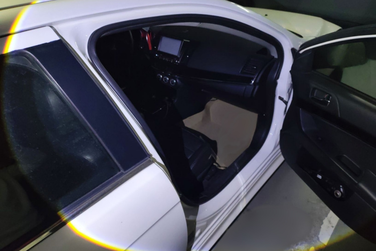 三菱 翼神 2012款 致尚版 1.8L 手动豪华型局部细节9005