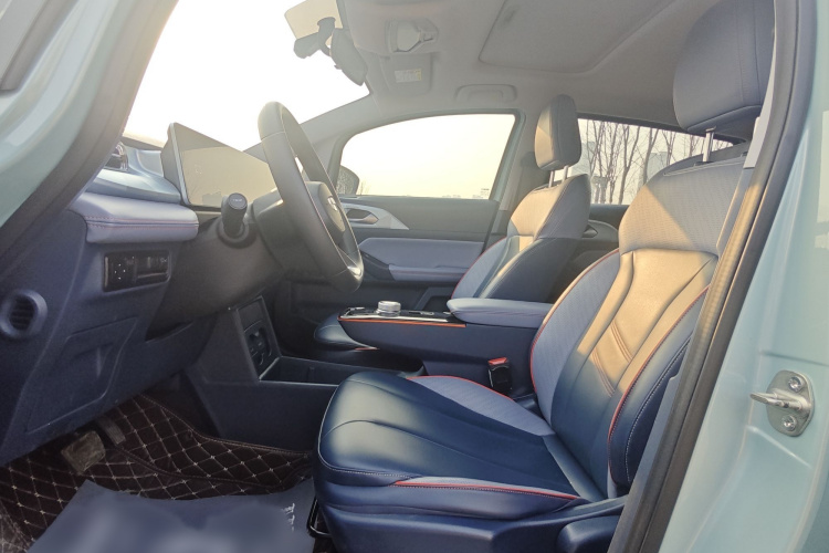 吉利几何E萤火虫 2022款 401KM 玲珑虎 4座中控内饰7005