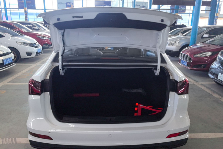 荣威i5 2026款 1.5L CVT豪华版机舱底盘23