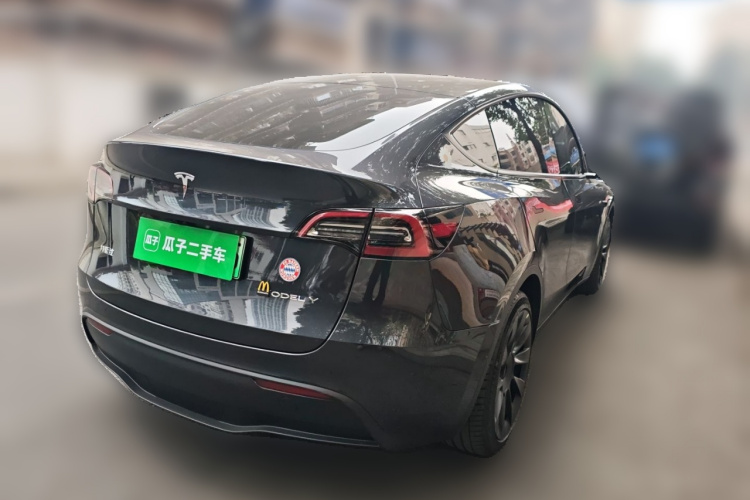 特斯拉 Model Y 2024款 后轮驱动版车身外观7