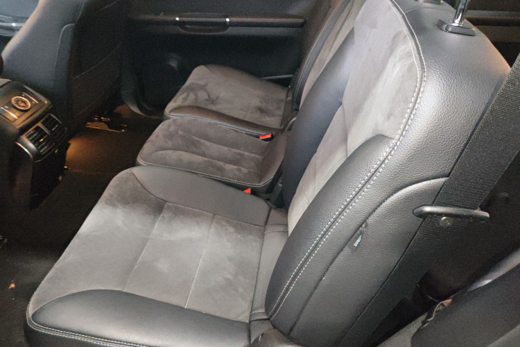 奔驰R级 2014款 R 320 4MATIC 商务型中控内饰21