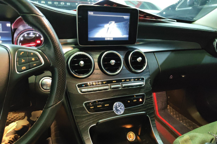 奔驰C级 2018款 C 200 L 运动版中控内饰12