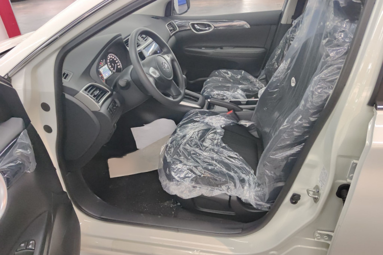 日产 轩逸 2024款 改款二 经典 1.6XL CVT豪华版中控内饰7002