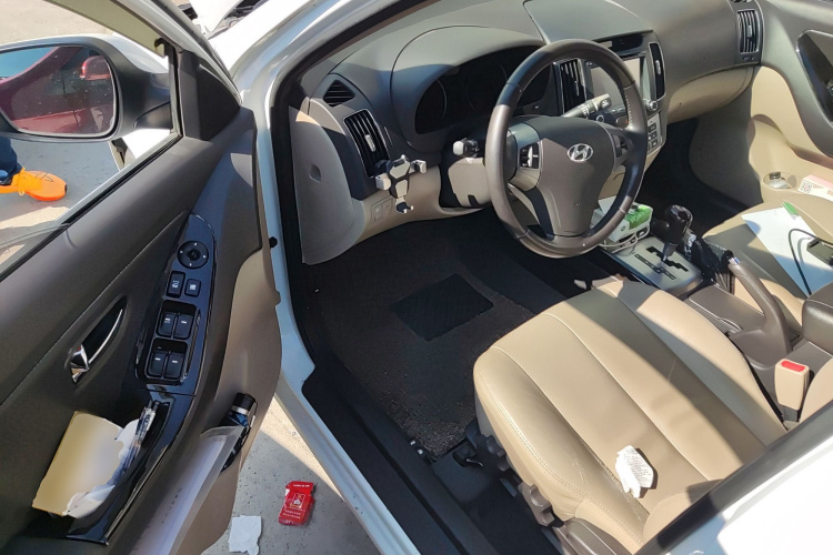 现代 悦动 2011款 1.6L 自动豪华型中控内饰20