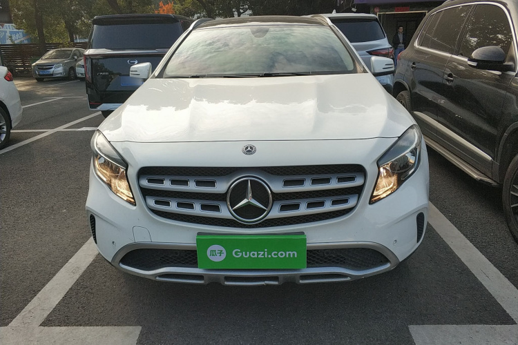 奔驰GLA 2019款 GLA 200 动感型车身外观2