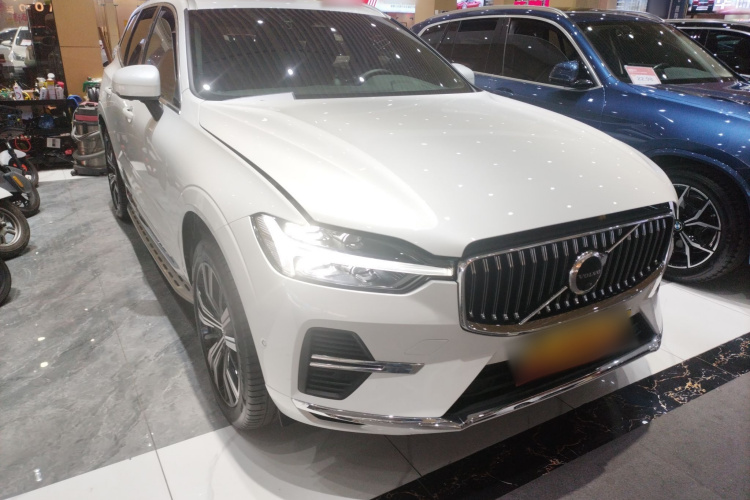 沃尔沃XC60新能源 2023款 T8 插电混动 长续航四驱智远豪华版车身外观3