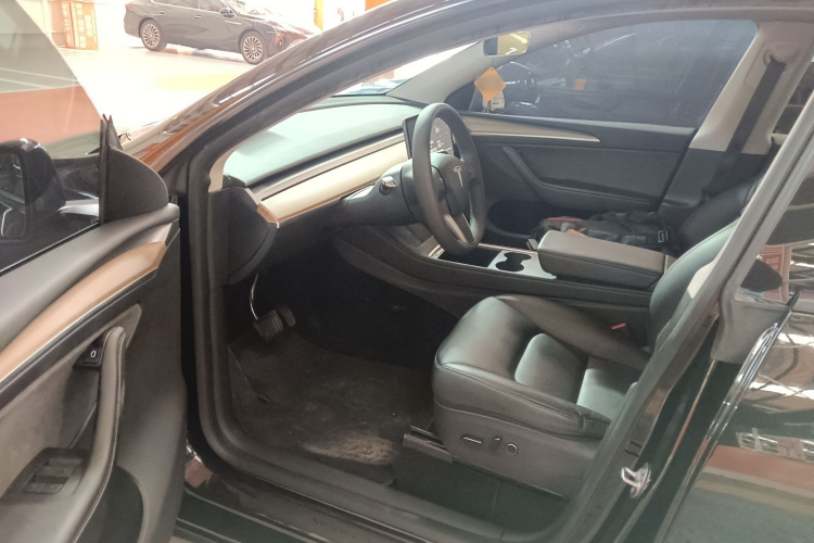 特斯拉 Model Y 2021款 标准续航后驱版中控内饰20