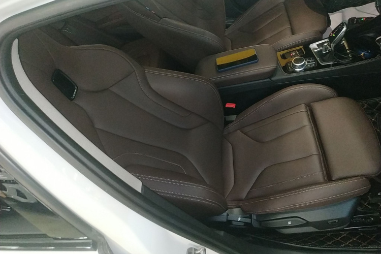 宝马1系 2021款 改款 125i M运动曜夜版局部细节41