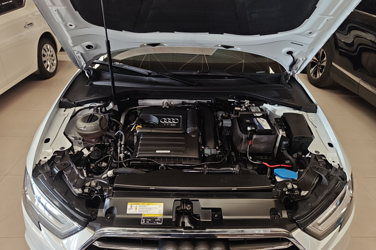 奥迪A3 2019款 Limousine 35 TFSI 风尚型 国VI机舱底盘24