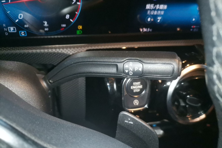 奔驰A级(进口) 2019款 A 200 动感型局部细节18