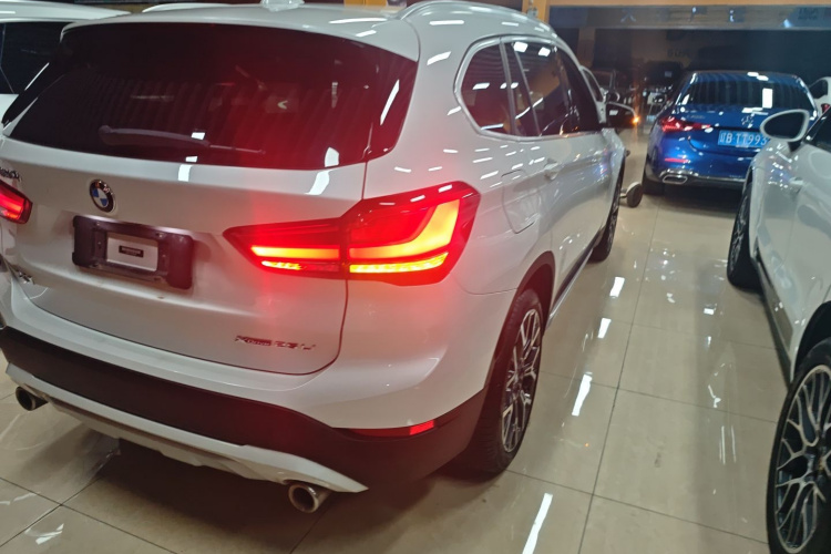 宝马X1 2022款 改款 xDrive25Li 尊享型车身外观6001