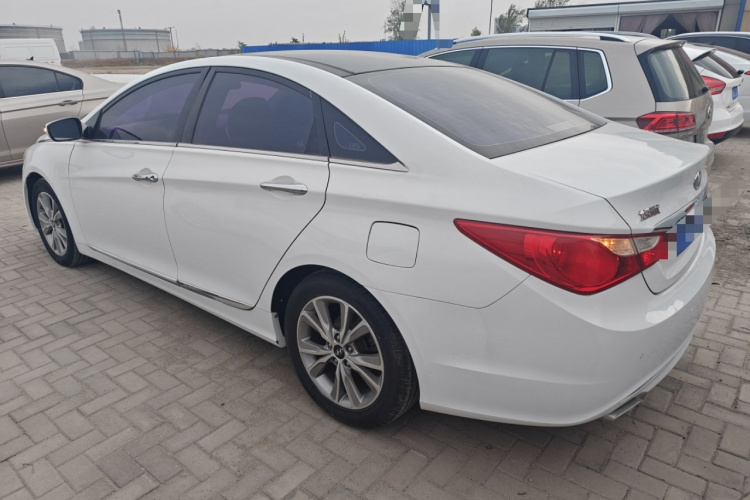 现代 索纳塔 2014款 2.0L 自动豪华版车身外观4