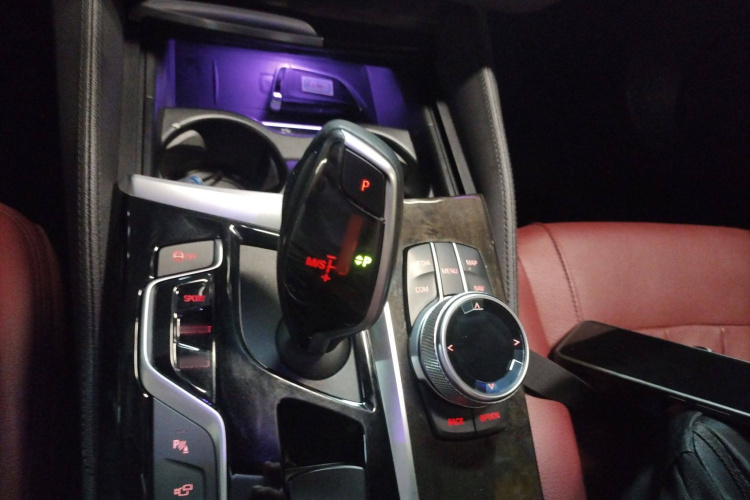 宝马5系 2019款 530Li 尊享型 M运动套装局部细节18