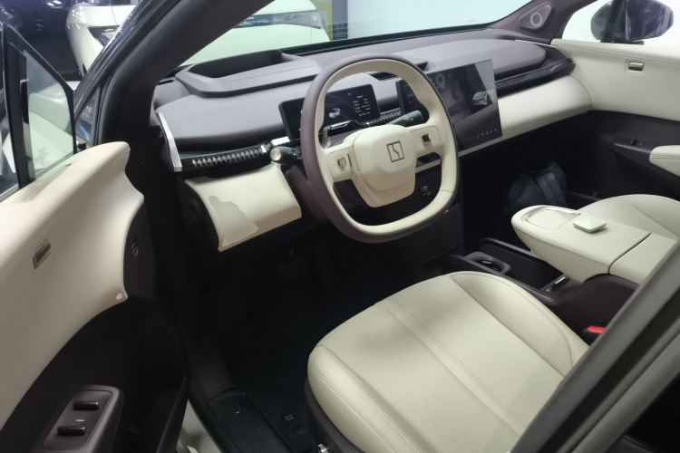 极氪X 2025款 五座后驱版中控内饰7003