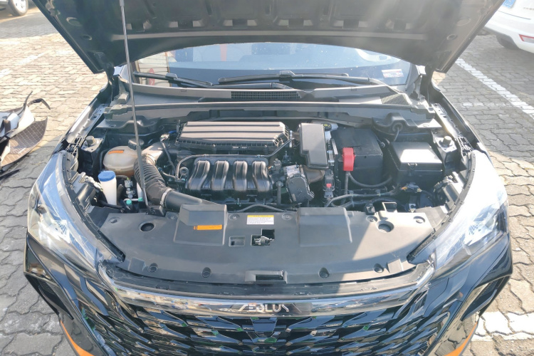 东风风神 奕炫 2023款 马赫版 1.5L 自动追影版机舱底盘24