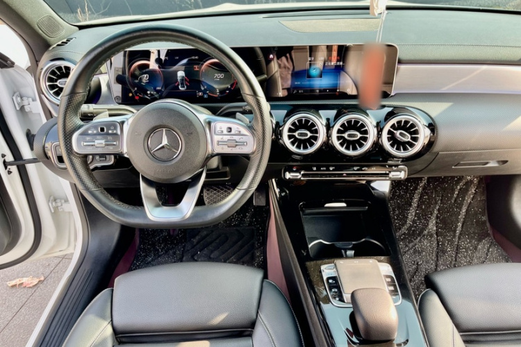 奔驰A级 2020款 A 220 L 4MATIC 运动轿车中控内饰7003
