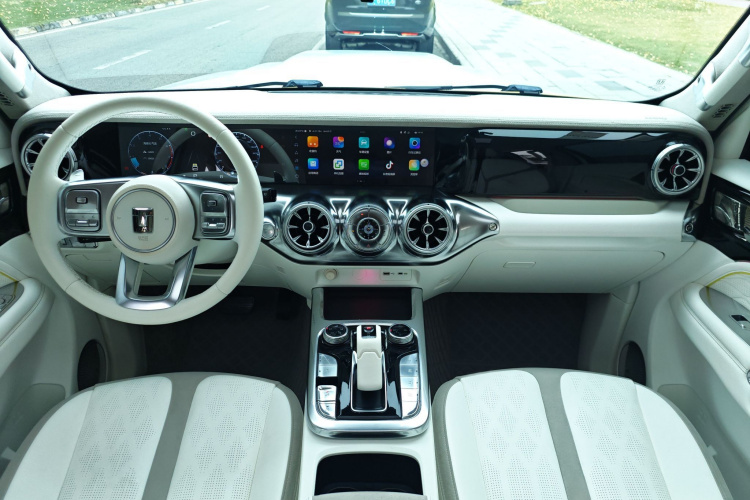 超境汽车 共创坦克300 2021款 2.0T 赛博坦克中控内饰7010