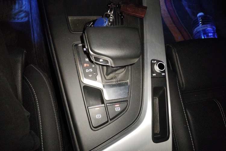 奥迪A4L 2023款 40 TFSI 时尚动感型局部细节18