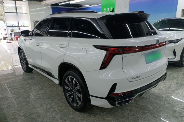 长安CS75 PLUS 2024款 第三代 冠军版 1.5T 智驾劲航型车身外观4