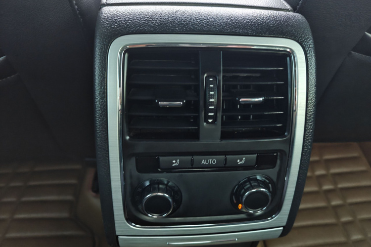 大众 帕萨特 2013款 2.0TSI DSG至尊版中控内饰7005