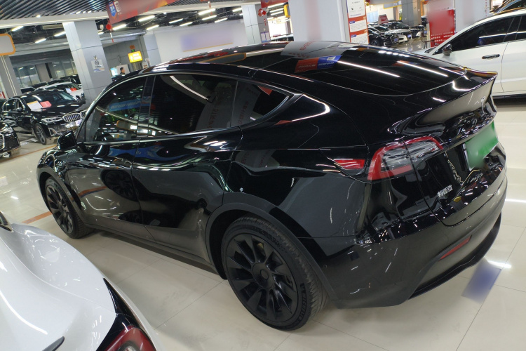 特斯拉 Model Y 2022款 后轮驱动版车身外观4