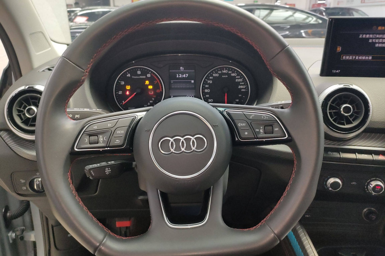 奥迪Q2L 2022款 35 TFSI 进取动感型局部细节13